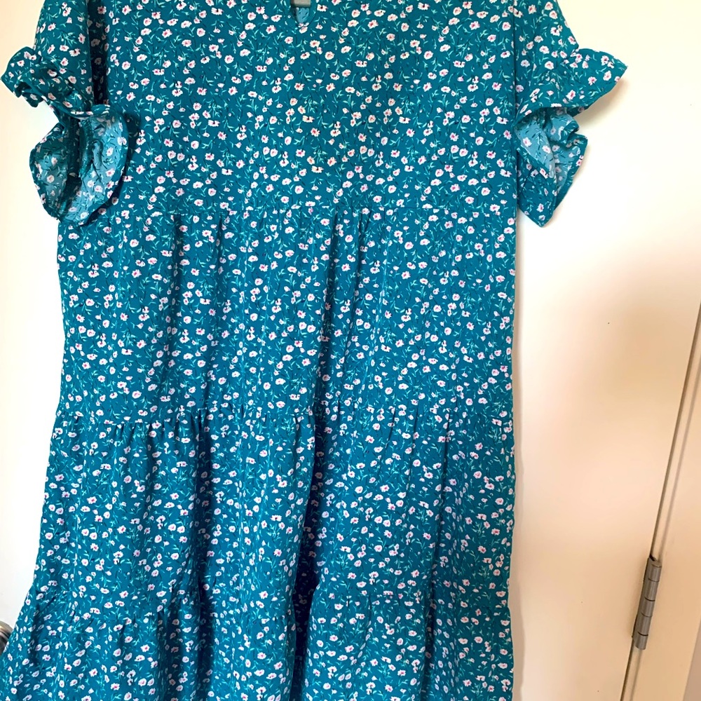 NWOT Tiered Small Print Floral Dress Size L